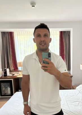 Emre из Craiova 31 год