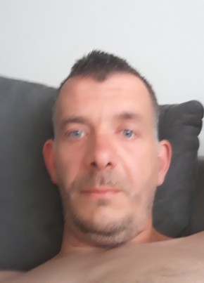 Alexandre , 43, République Française, Halluin