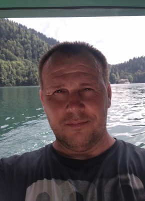 Dmitriy, 39, Belarus, Brest