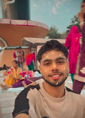 Navneet Kumar из New Delhi 18 лет