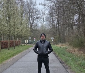 Amer, 44, Amsterdam