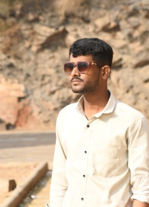 Bilal Hussain из Surat 23 года