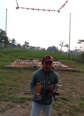 Aris Apriyanto, 20, Indonesia, Lebaksiu
