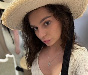 Ariana, 22, Saint Petersburg