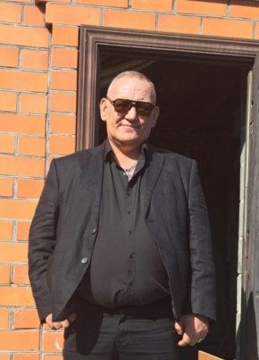 Игорь из Артема 54 года