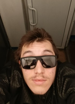 Максим из Ижевска 19 лет