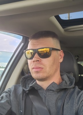 Павел из Калининграда 32 года