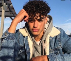 Tonie, 22, Bussum