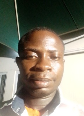 Stephen Appiah, 25, Ghana, Accra