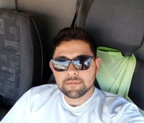 Zikri, 21, Strumica