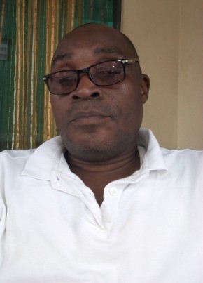 Picus, 56, République Togolaise, Lomé