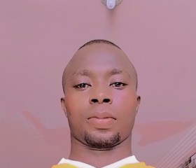 Issouf, 31, Anyama