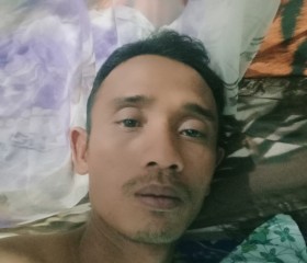 Heri, 38, Medan