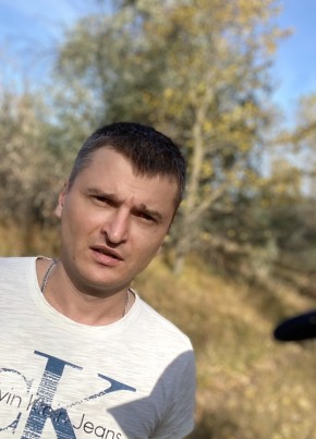 Энгельс лицо. Роман 35 лет Козерог. Роман кесин Энгельс. Роман 36 лет Лавпланет.