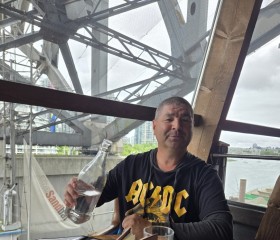 Mike, 46, Edmonton