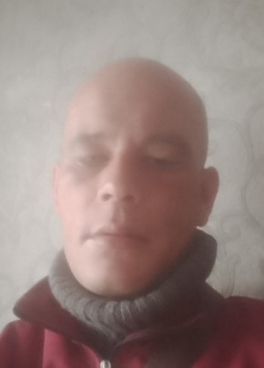 роман из Курчума 33 года