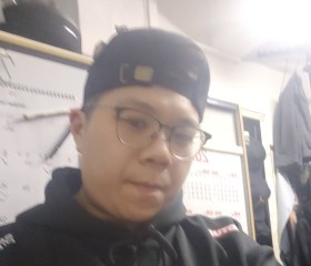 Yeung, 32, Hong Kong