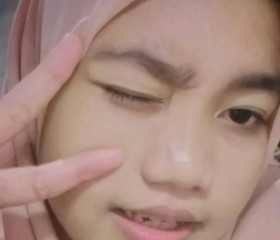 Novita, 22, Kualatungkal