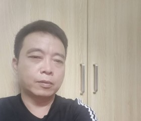 Hùng, 46, Hanoi