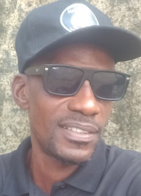 Jordan из Monrovia 46 лет
