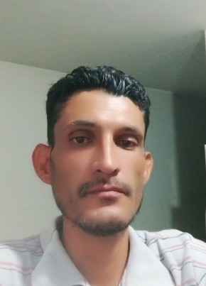 Javier Arias, 38, República de Colombia, Medellín