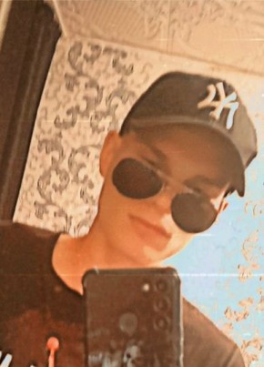 Viktor, 21, Russia, Artem