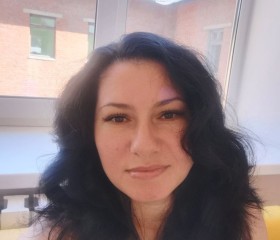 Eva, 31, Derry