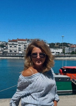 Olga, 42, République Française, Oullins