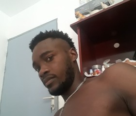 Pouchon , 35, Kourou