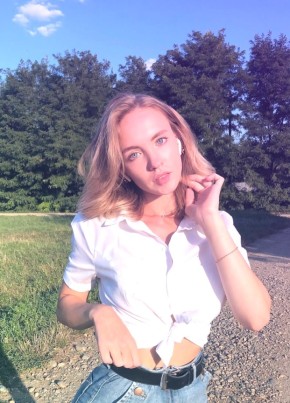 Карина Степанова из Волжского (Волгоградской обл.) 33 года