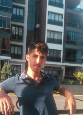 Abdurrahman Dede, 21, Türkiye Cumhuriyeti, Edremit (Balıkesir)