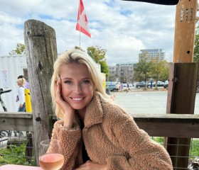 Xeniya, 34, Halifax