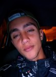 Yassine, 19, Tunis