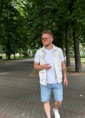 Макс из Берасьце 32 года