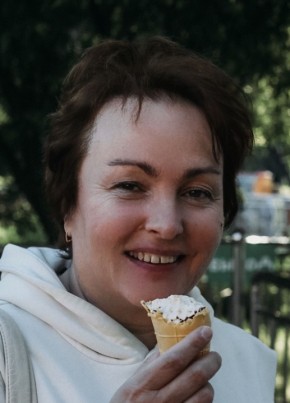 Юлия, 54, Россия, Санкт-Петербург