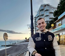 Oleg, 26, Simferopol