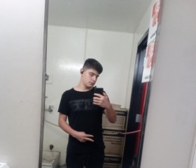 Javier, 18, Fresno (State of California)