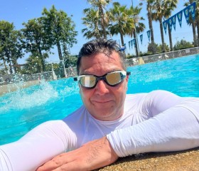 mario elgueta, 51, Santiago