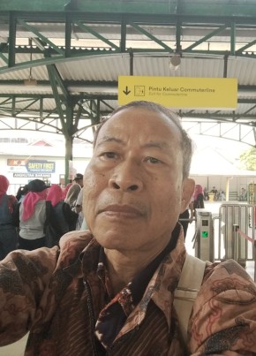 Yustinus из Daerah Istimewa Yogyakarta 49 лет