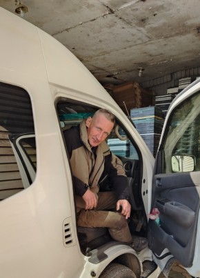 Константин из Артема 44 года