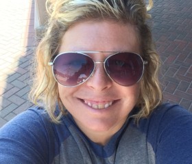 Janelle, 39, Carmel