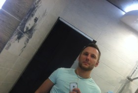 Roman, 39 - Just Me