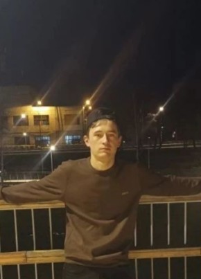 Maksim из Куровское 18 лет