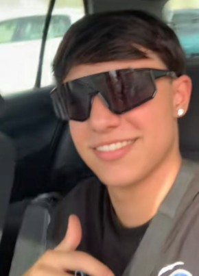 Arthur из Amargosa 19 лет