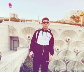 Novel, 23, Vardenis