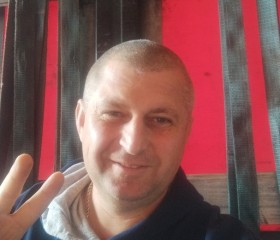 Pyetr Bakhur, 45, Brest