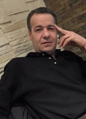 يسري из Drancy 52 года