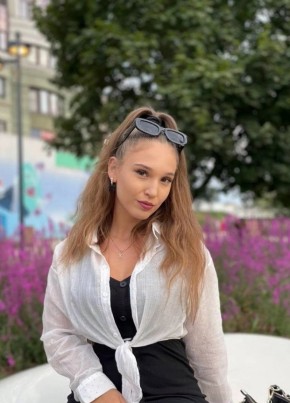 Карина из Черногорска 26 лет