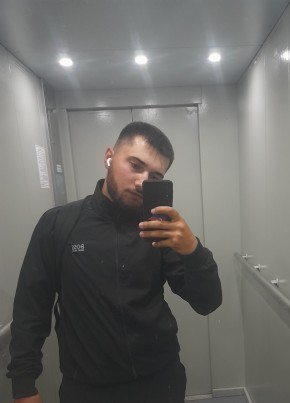 Искендер из Омска 23 года