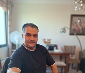 PUyan, 44, Tehran